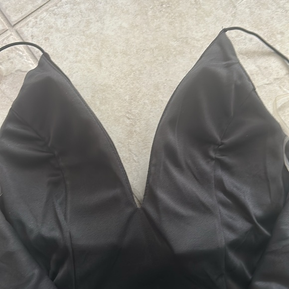 Windsor Black Plunge Neckline Dress - Picture 9 of 13